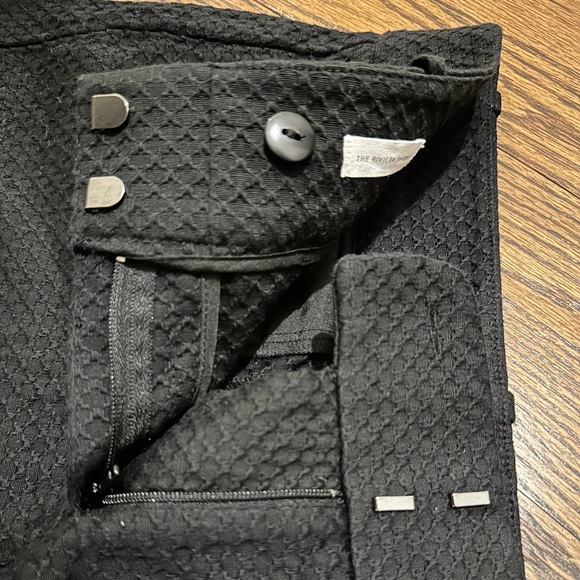 Loft scalloped black shorts, size 00 - Picture 4 of 5